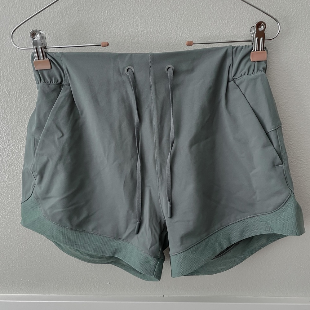 Rare Lululemon Green Short, 2.5” inseam